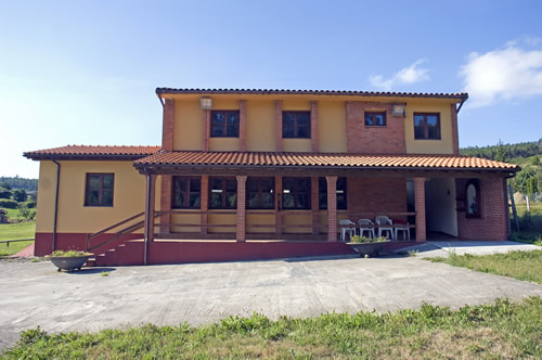 Antiguas escuelas de Caseras